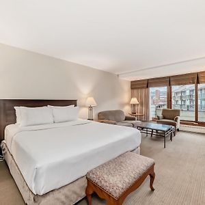 Executive Suite King Two Single Beds